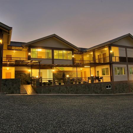 Отель Tagaytay Wingate Manor Тагайтай Экстерьер фото