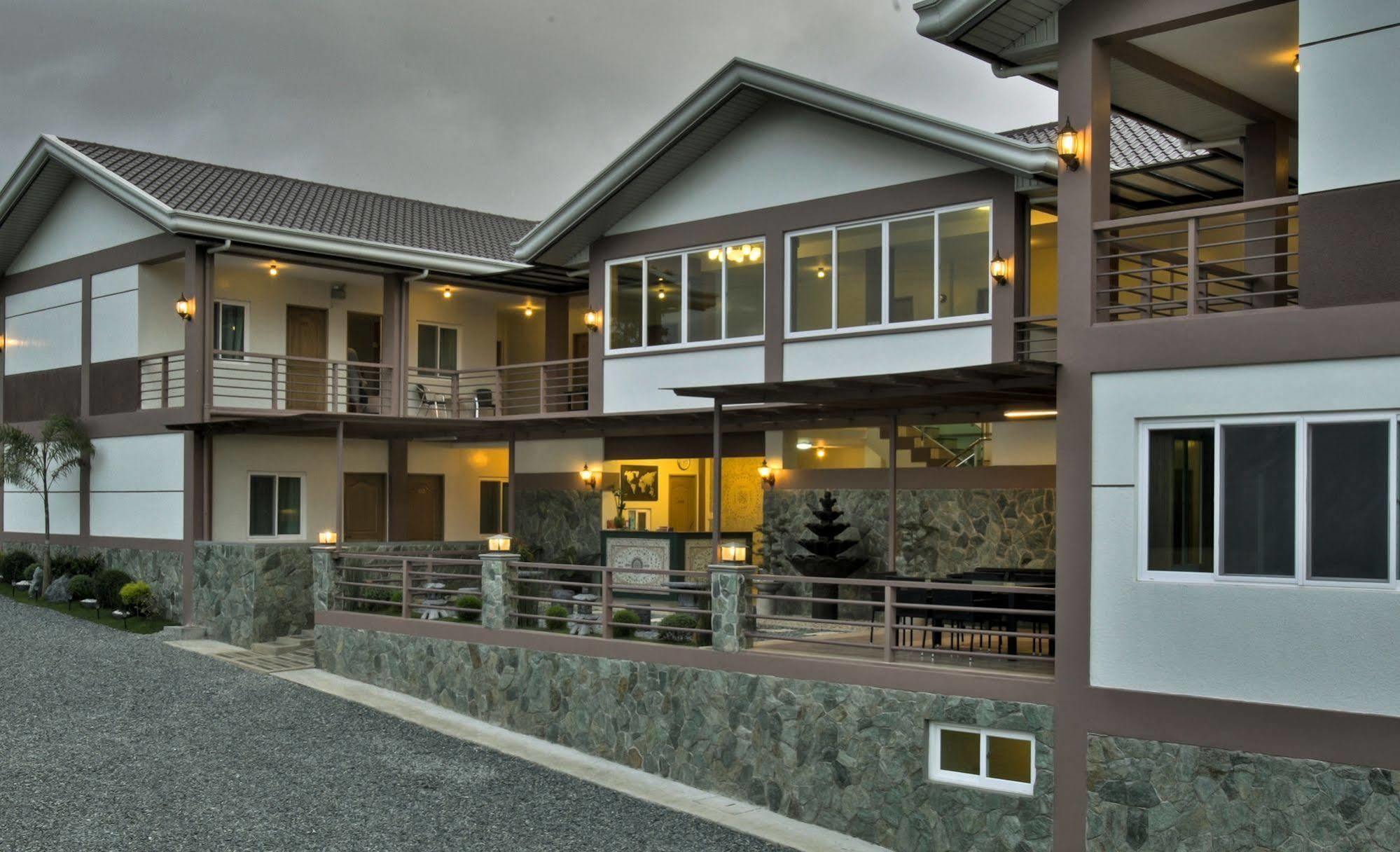Отель Tagaytay Wingate Manor Тагайтай Экстерьер фото