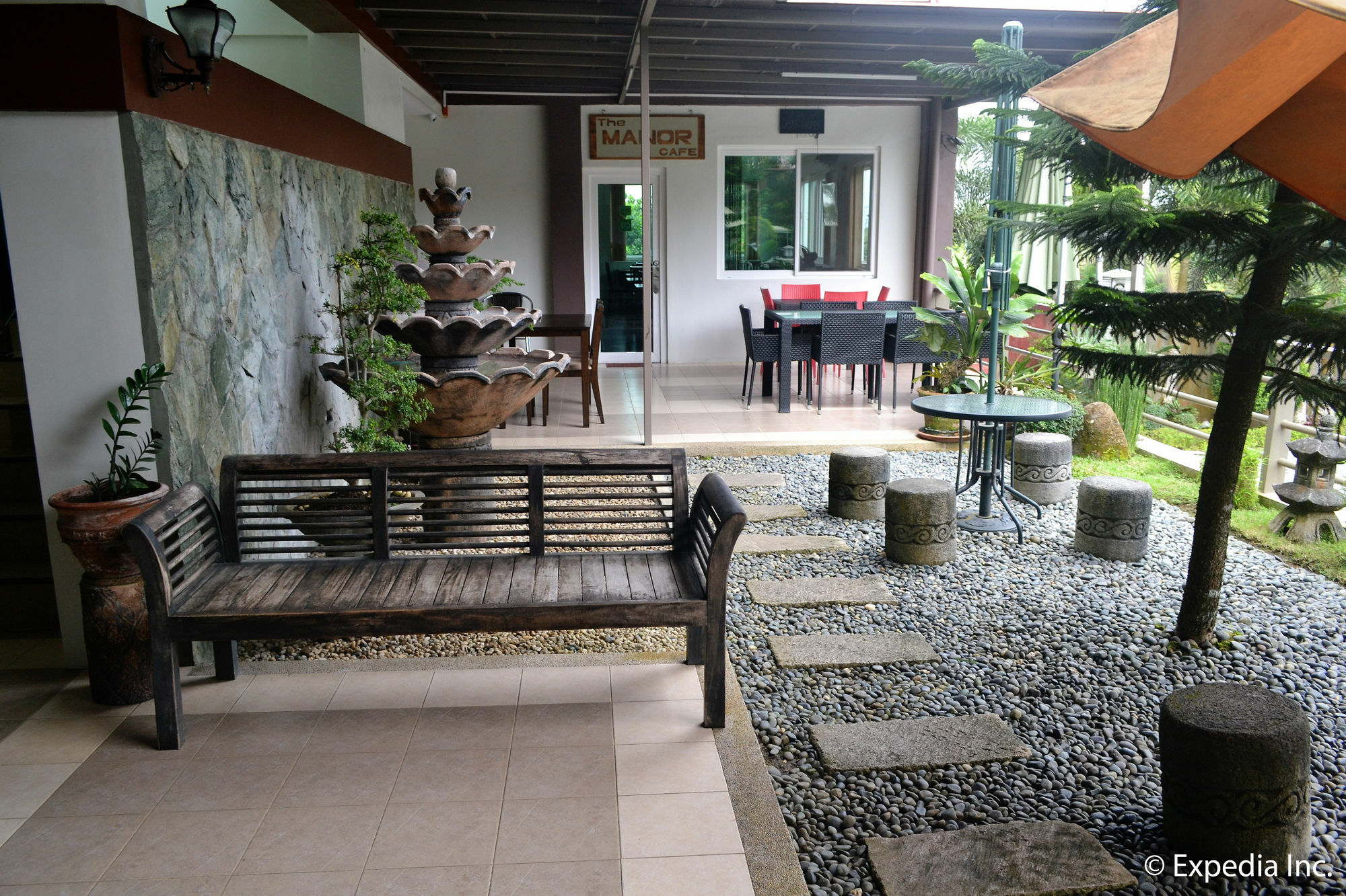 Отель Tagaytay Wingate Manor Тагайтай Экстерьер фото